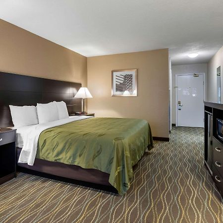 Quality Inn & Suites Des Moines - Merle Hay Road Urbandale Eksteriør billede