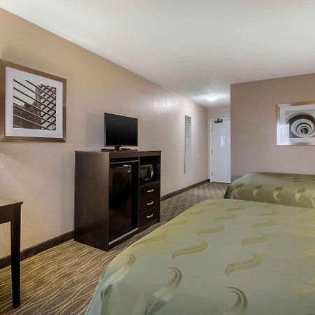 Quality Inn & Suites Des Moines - Merle Hay Road Urbandale Eksteriør billede