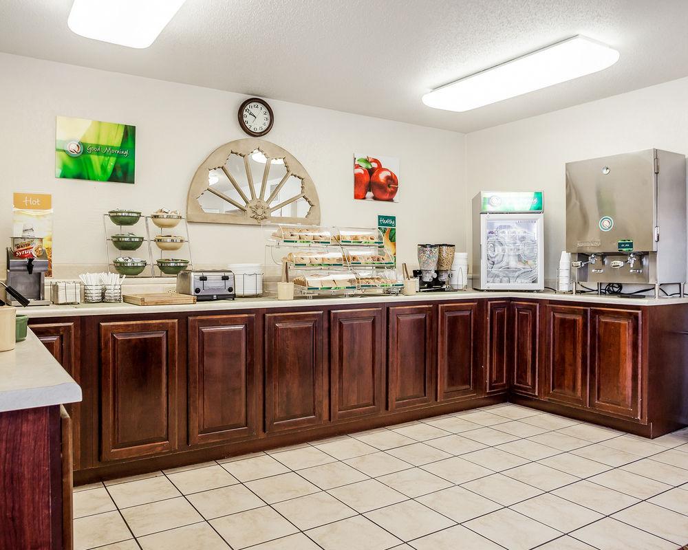 Quality Inn & Suites Des Moines - Merle Hay Road Urbandale Eksteriør billede