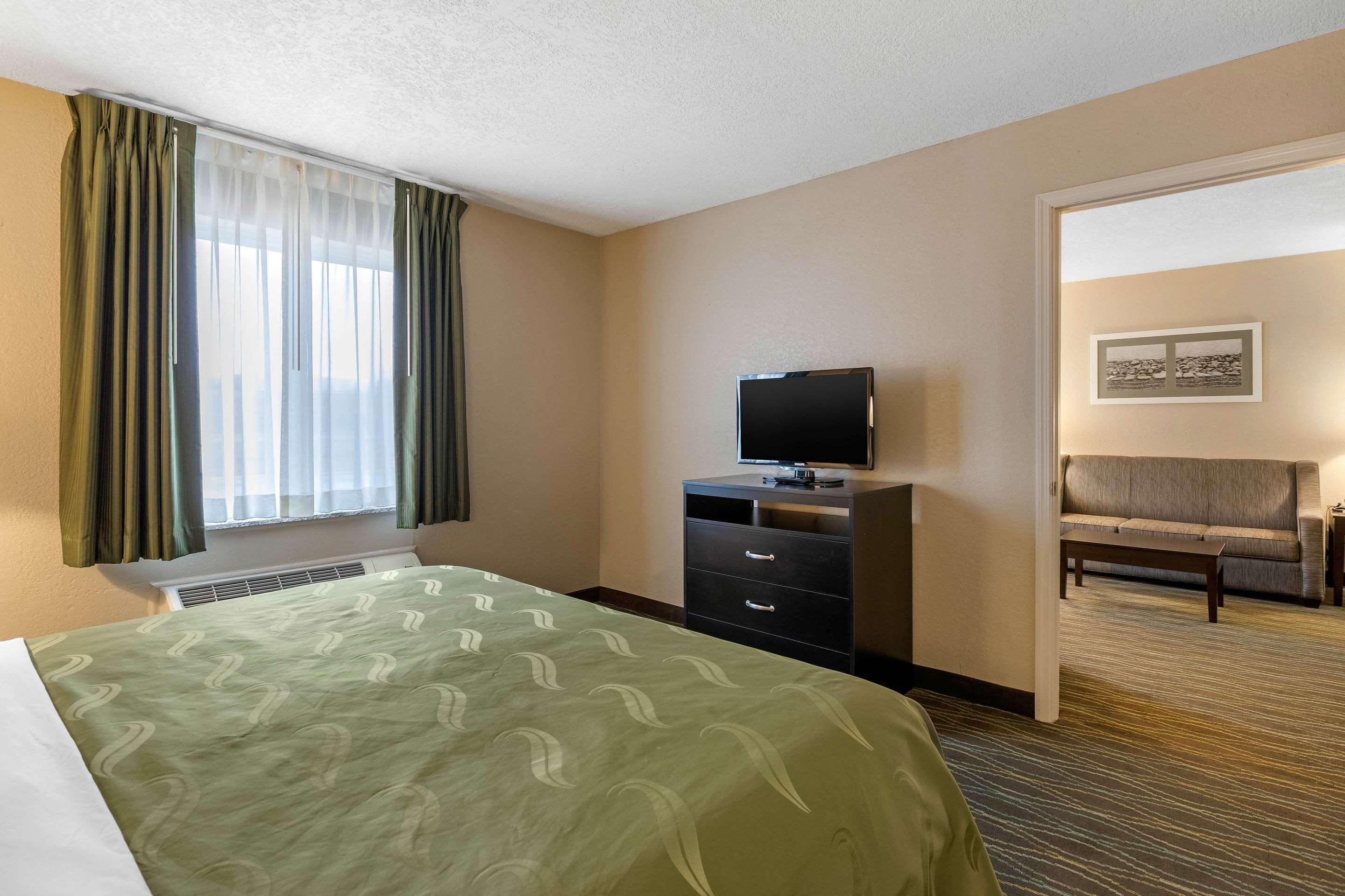 Quality Inn & Suites Des Moines - Merle Hay Road Urbandale Eksteriør billede