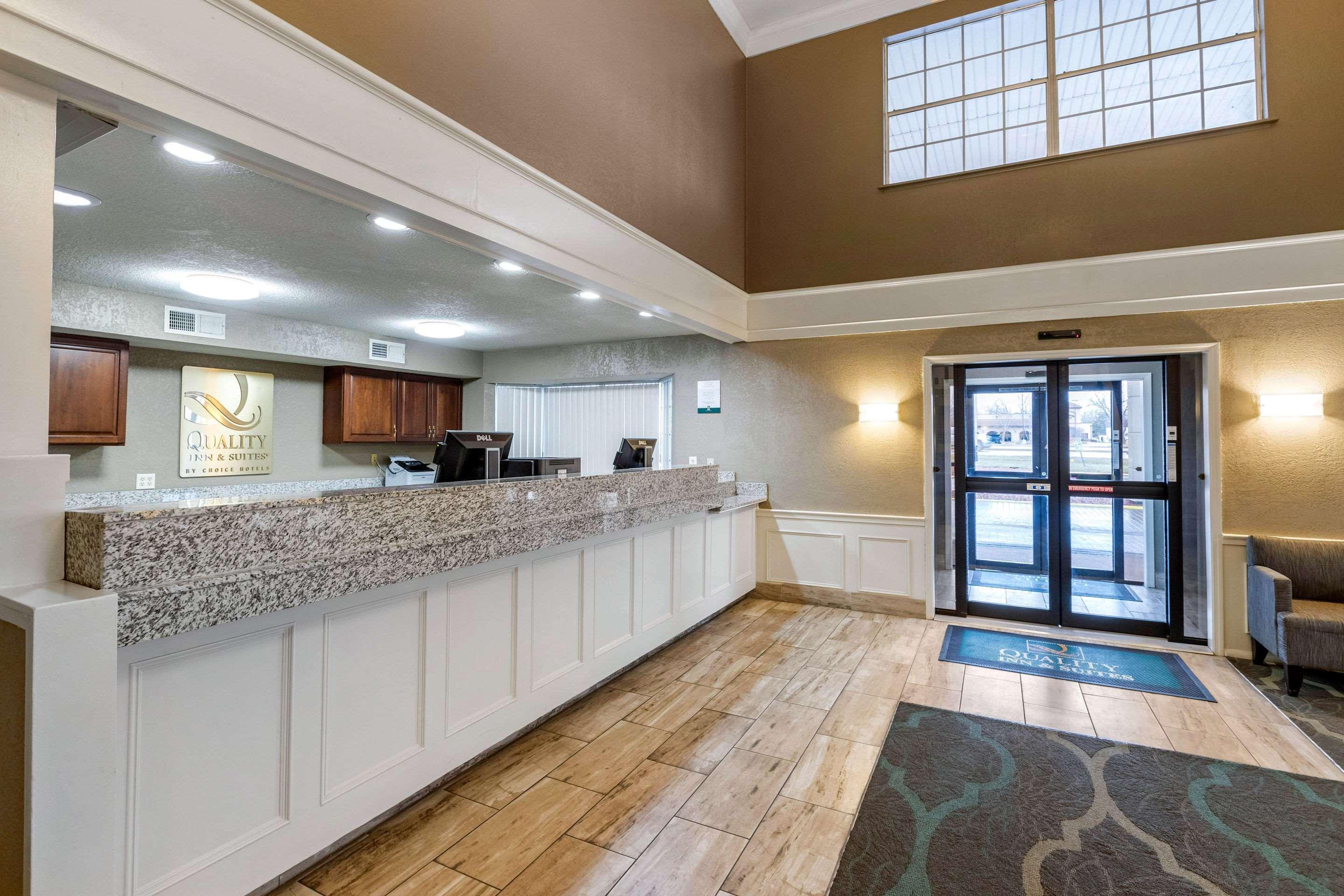 Quality Inn & Suites Des Moines - Merle Hay Road Urbandale Eksteriør billede