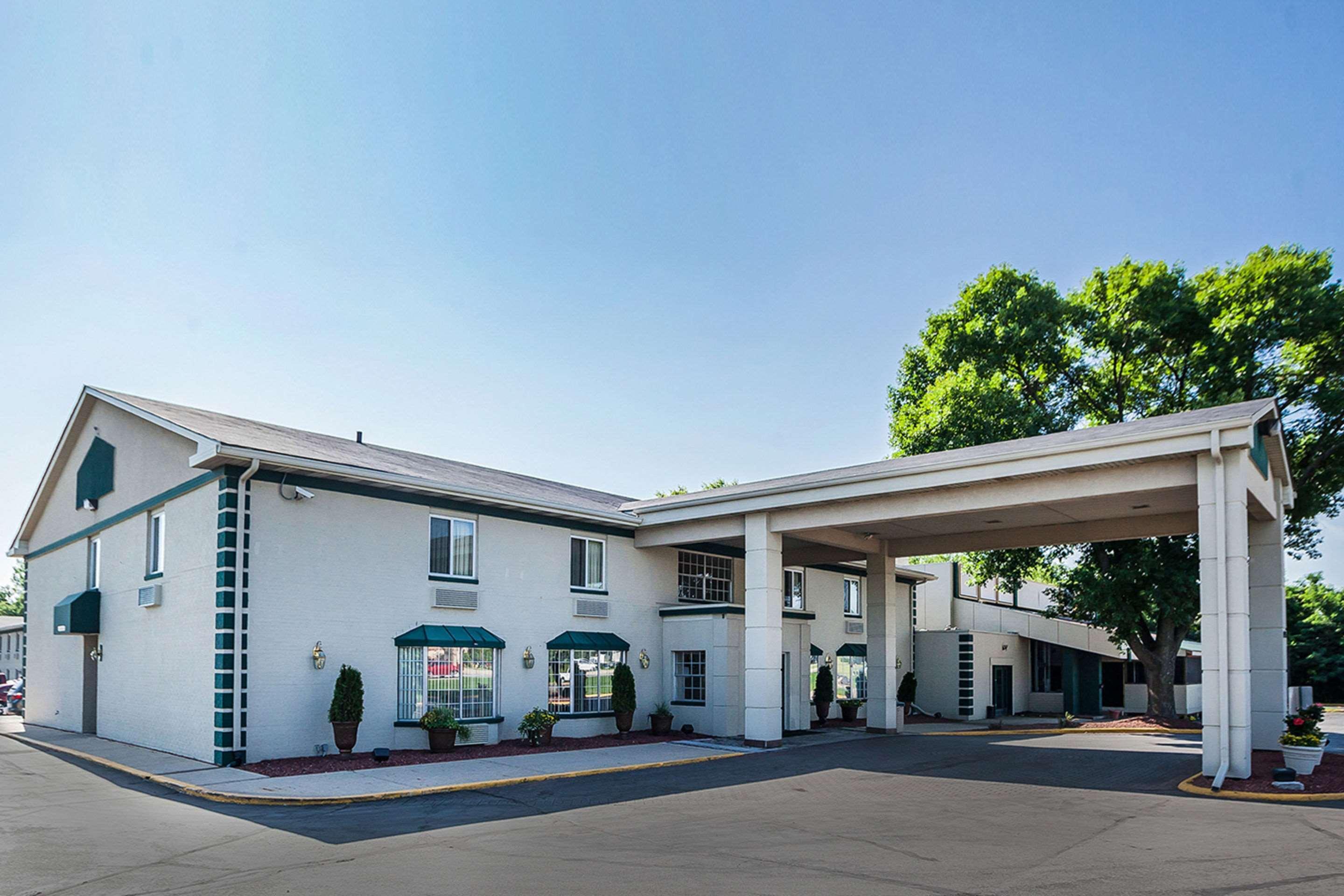 Quality Inn & Suites Des Moines - Merle Hay Road Urbandale Eksteriør billede