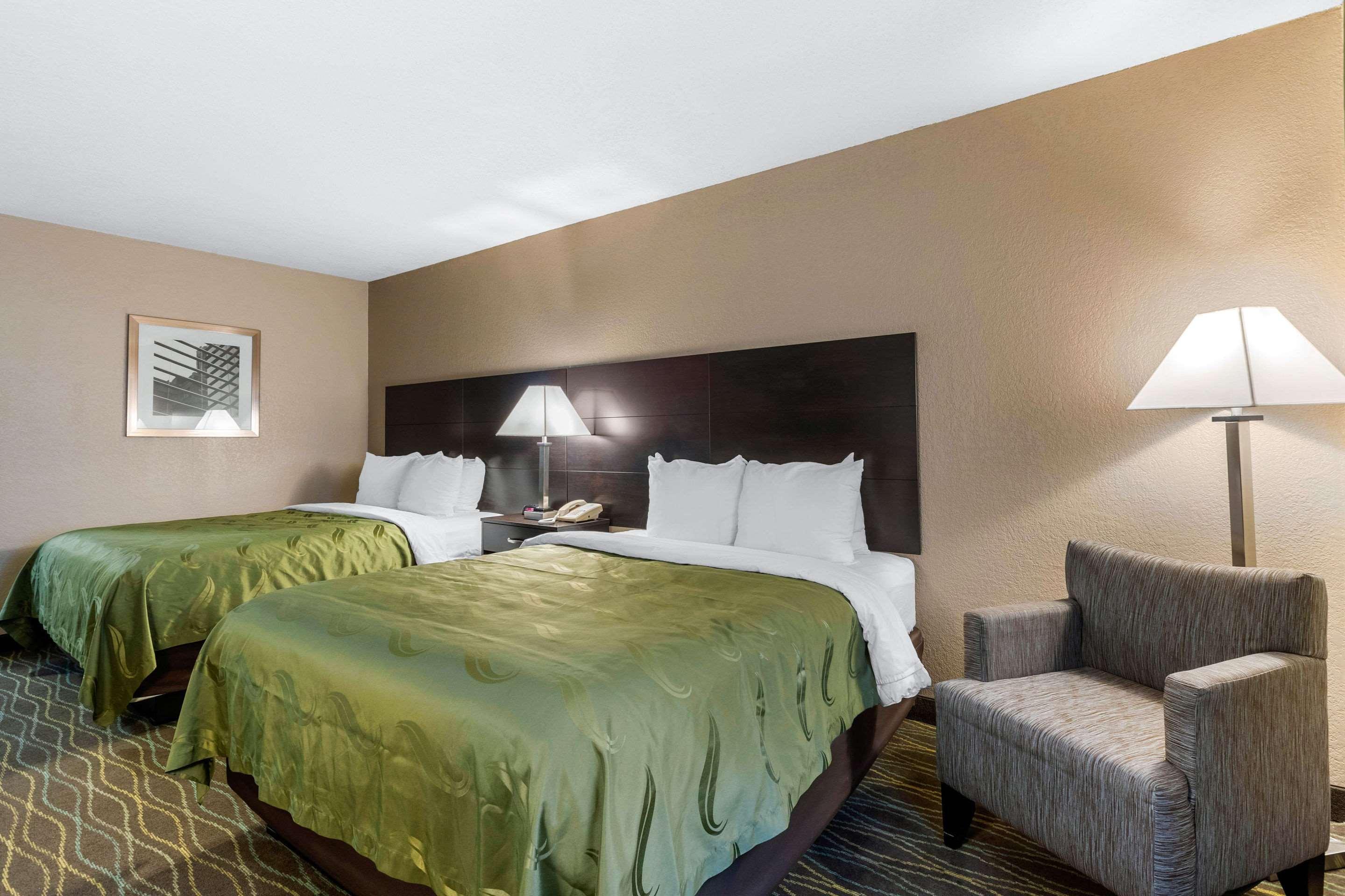 Quality Inn & Suites Des Moines - Merle Hay Road Urbandale Eksteriør billede