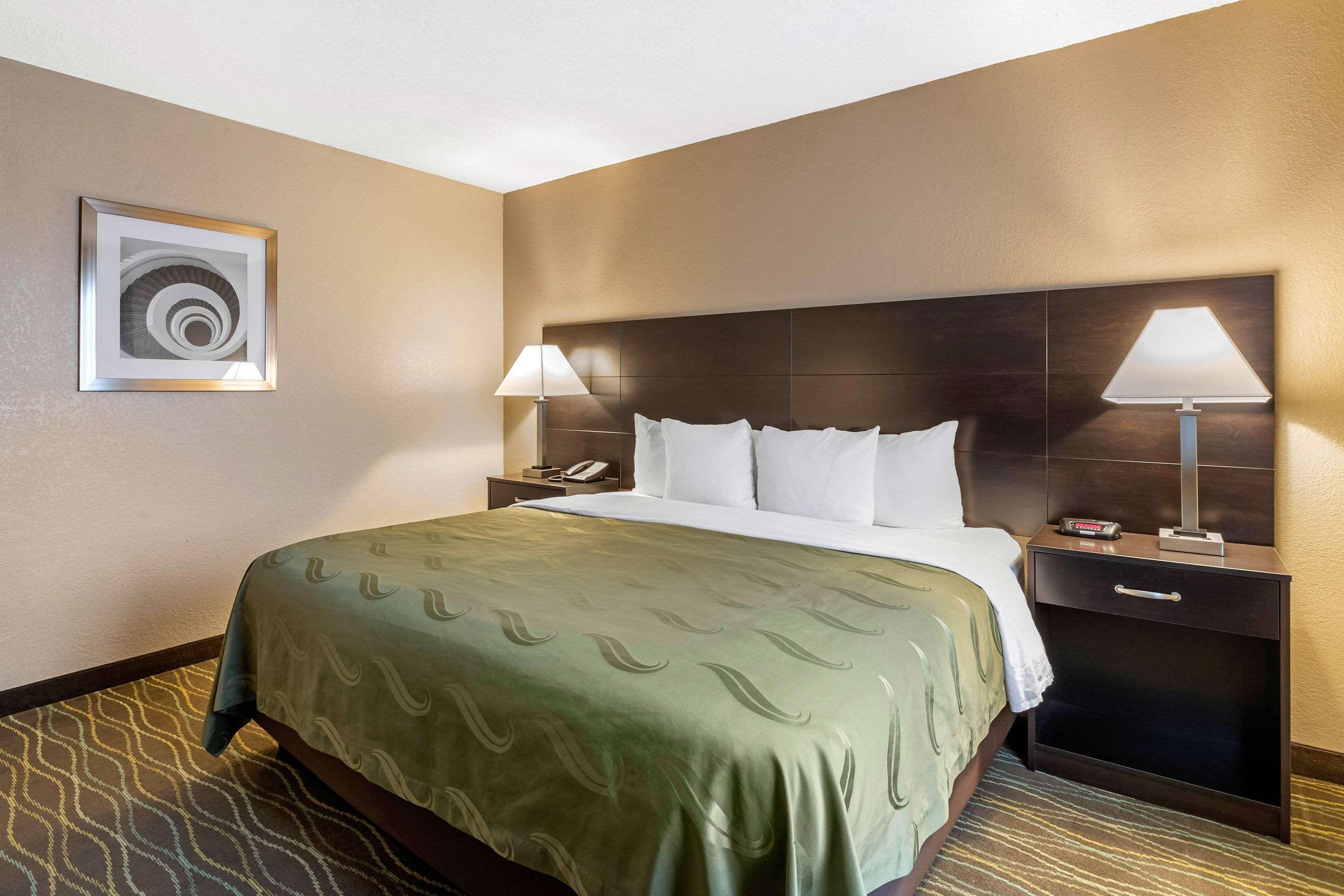 Quality Inn & Suites Des Moines - Merle Hay Road Urbandale Eksteriør billede