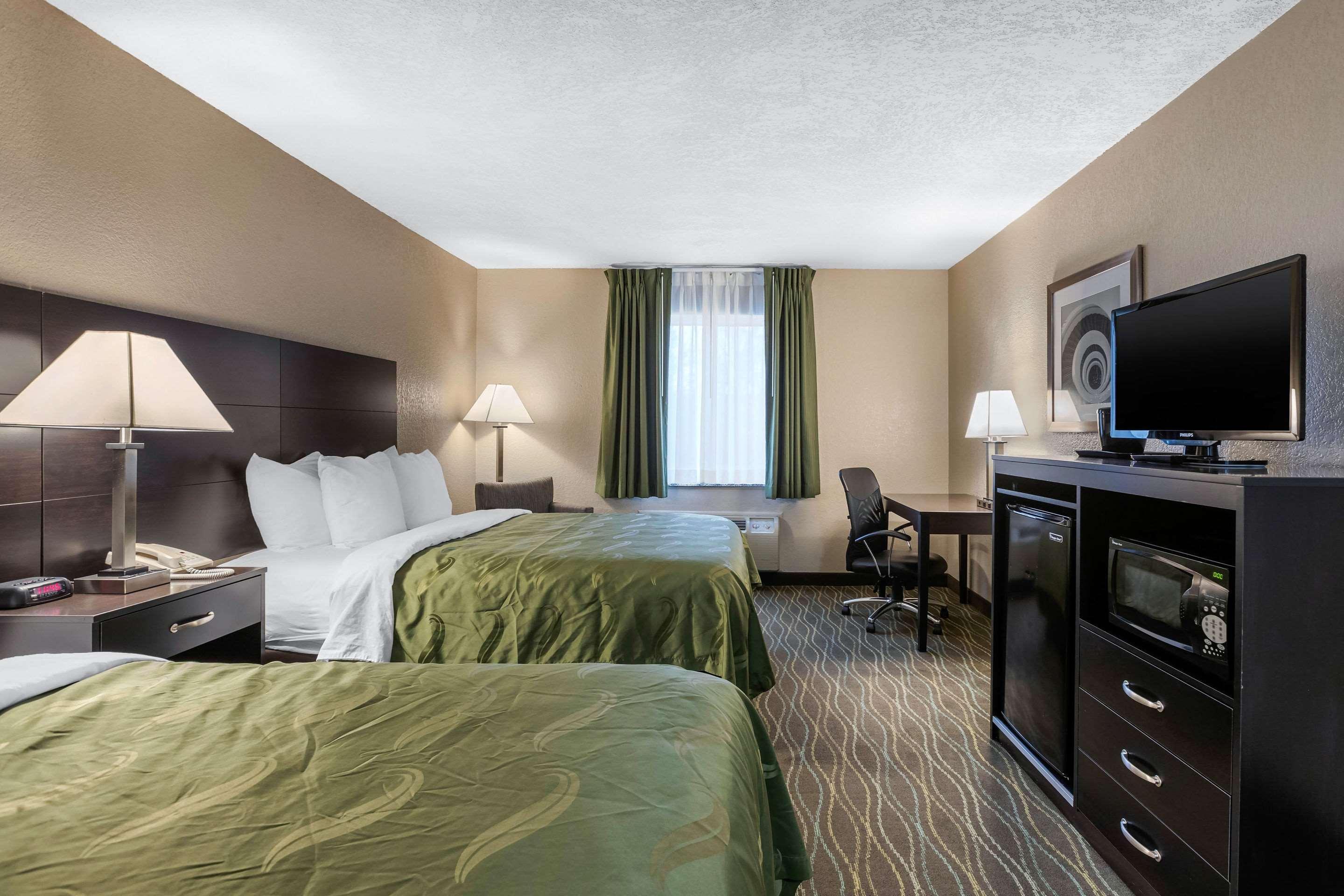 Quality Inn & Suites Des Moines - Merle Hay Road Urbandale Eksteriør billede
